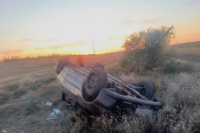 Травмувалися водій та п'ятеро пасажирів: на Миколаївщині перекинувся легковик Травмувалися водій та п'ятеро пасажирів: на Миколаївщині перекинувся легковик