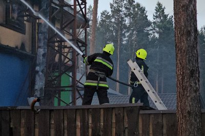 На Житомирщині на міжнародній автотрасі Київ — Чоп горів придорожний ресторан: пожежу гасили майже три години На Житомирщині на міжнародній автотрасі Київ — Чоп горів придорожний ресторан: пожежу гасили майже три години