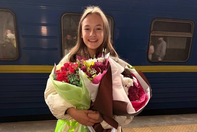 До Києва повернулася Еріка Колесніченко, яка представляла Україну на «Дитячому Євробаченні 2026»