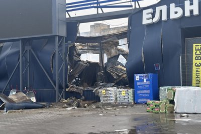 «Вибух, і чорний дим здійнявся»: що кажуть про удар по «Епіцентру» жителі Первомайська