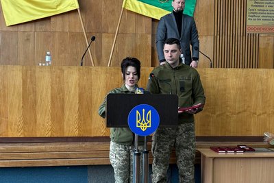 Родинам із Бердичівської громади передали державні відзнаки загиблих захисників України Родинам із Бердичівської громади передали державні відзнаки загиблих захисників України