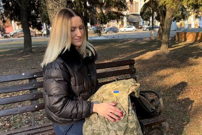 "Ми просто звикаємо з цим жити": історія дружини полеглого воїна з Рівненщини "Ми просто звикаємо з цим жити": історія дружини полеглого воїна з Рівненщини