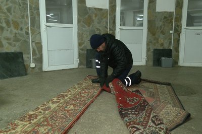 Понад 100 радянських килимів харків'яни віддали, щоб утеплити вольєри притулку для тварин Понад 100 радянських килимів харків'яни віддали, щоб утеплити вольєри притулку для тварин