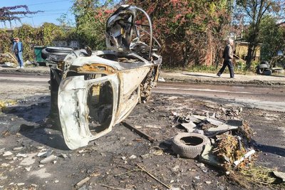 «Скло все летіло, люди кричали — дуже страшно», — місцеві жителі про наслідки нічної атаки в Житомирі «Скло все летіло, люди кричали — дуже страшно», — місцеві жителі про наслідки нічної атаки в Житомирі