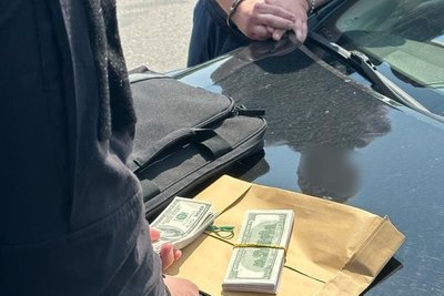 На Київщині голову сільради підозрюють у хабарництві На Київщині голову сільради підозрюють у хабарництві