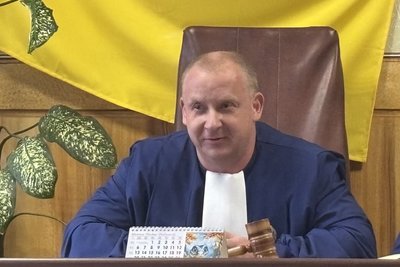 У Бердичеві на Житомирщині двоє із трьох суддів у справі про підпал автомобілів заявили про самовідвід: що відомо У Бердичеві на Житомирщині двоє із трьох суддів у справі про підпал автомобілів заявили про самовідвід: що відомо