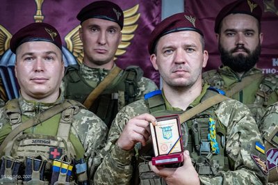 Воїни житомирської 95 бригади, які відзначилися у боях проти армії РФ, отримали нагороди Воїни житомирської 95 бригади, які відзначилися у боях проти армії РФ, отримали нагороди