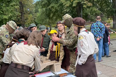 Шикування, посвята, квести та майстерки — у Житомирі відкрили новий пластовий рік Шикування, посвята, квести та майстерки — у Житомирі відкрили новий пластовий рік