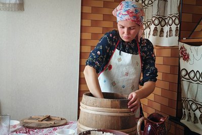 Волинська гастрофішка: господиня показала, як пече хліб за давнім рецептом Волинська гастрофішка: господиня показала, як пече хліб за давнім рецептом