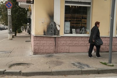 У Сумах російські війська атакували авто, гаражі та будинок У Сумах російські війська атакували авто, гаражі та будинок