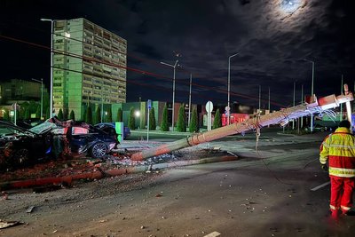 Зіткнення двох авто у Житомирі під час комендантської години: водій одного із них та його пасажир — у лікарні Зіткнення двох авто у Житомирі під час комендантської години: водій одного із них та його пасажир — у лікарні
