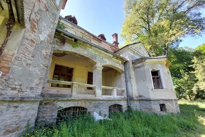 Замок у Нижанковичах Замок у Нижанковичах