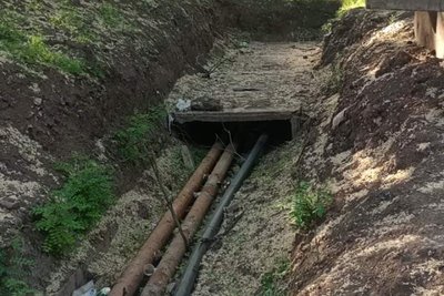 У Кривому Розі літня жінка впала у траншею, в якій прокладали комунікації У Кривому Розі літня жінка впала у траншею, в якій прокладали комунікації