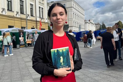 Зустрічі з топ-письменниками, перформанси та презентації — у Житомирі розпочався книжковий форум "Відсіч. Без бар’єрів" Зустрічі з топ-письменниками, перформанси та презентації — у Житомирі розпочався книжковий форум "Відсіч. Без бар’єрів"