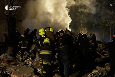 Пошкоджена багатоповерхівка Пошкоджена багатоповерхівка