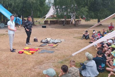 Поблизу Луцька молодь навчають військової справи середньовіччя Поблизу Луцька молодь навчають військової справи середньовіччя
