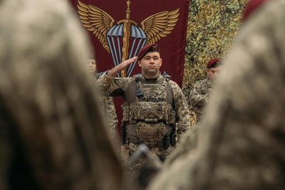 Десантники 95 житомирської бригади отримали нагороди за виконання завдань на полі бою Десантники 95 житомирської бригади отримали нагороди за виконання завдань на полі бою