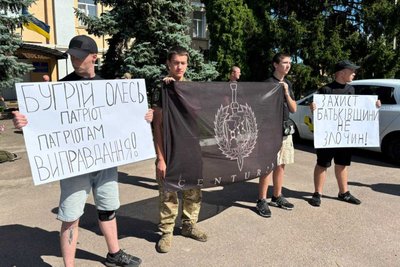 На Житомирщині почався суд над волонтером, якого звинувачують у незаконному зберіганні зброї