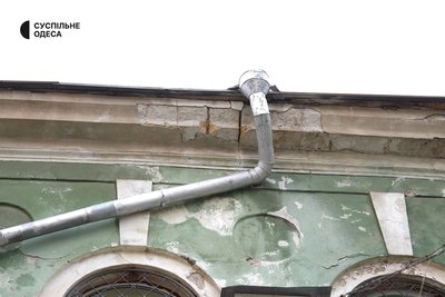 Стан фасаду Театру юного глядача в Одесі Стан фасаду Театру юного глядача в Одесі