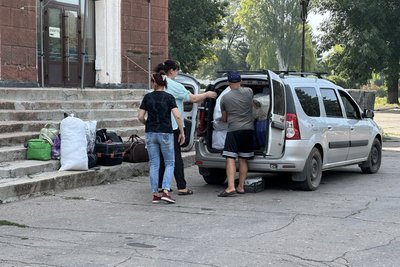 "Вивозимо у бронекапсулі". До двох мікрорайонів Мирнограда більше не можна заїхати: як це впливає на евакуацію дітей "Вивозимо у бронекапсулі". До двох мікрорайонів Мирнограда більше не можна заїхати: як це впливає на евакуацію дітей