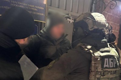 Затримання екскерівника СБУ Харківщини Романа Дудіна працівниками ДБР, 25 грудня 2025 року Затримання екскерівника СБУ Харківщини Романа Дудіна працівниками ДБР, 25 грудня 2025 року