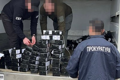 Контрабанда цигарок на Волині — тютюн ховали в тайниках у вантажівках Контрабанда цигарок на Волині — тютюн ховали в тайниках у вантажівках