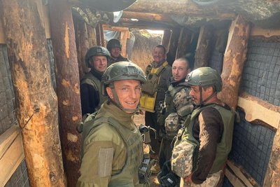 "Сповідалися в бліндажі під мінометами": капелан із Дубна Тарас Гордійчук — про службу на фронті і віру під обстрілами "Сповідалися в бліндажі під мінометами": капелан із Дубна Тарас Гордійчук — про службу на фронті і віру під обстрілами