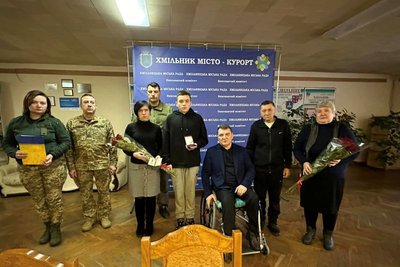 Родині загиблого Сергія Майдана з Вінниччини вручили медаль "Захиснику Вітчизни" Родині загиблого Сергія Майдана з Вінниччини вручили медаль "Захиснику Вітчизни"
