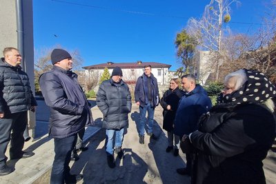 Укриття для дітей у погребі: в Житомирі робоча група вивчала умови в укритті центру "Сонячний дім" Укриття для дітей у погребі: в Житомирі робоча група вивчала умови в укритті центру "Сонячний дім"