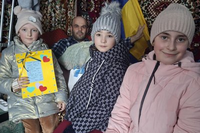 У Писарівці на Вінниччині діти пекли солодощі для бійців та збирали гроші на сітки У Писарівці на Вінниччині діти пекли солодощі для бійців та збирали гроші на сітки
