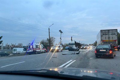Через ДТП під Житомиром рух в напрямку міста ускладнено Через ДТП під Житомиром рух в напрямку міста ускладнено