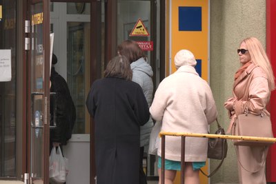 З квітня рецептурні ліки продаватимуть за е-рецептами: у харківських аптеках 31 березня виникли черги З квітня рецептурні ліки продаватимуть за е-рецептами: у харківських аптеках 31 березня виникли черги