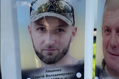 "Місто має знати": як у Луцьку світлини потрапляють на фотостенд зниклих і полонених бійців "Місто має знати": як у Луцьку світлини потрапляють на фотостенд зниклих і полонених бійців