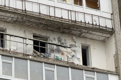 У Сумах БпЛА влучив у багатоповерхівку: серед поранених дитина У Сумах БпЛА влучив у багатоповерхівку: серед поранених дитина