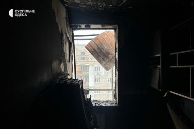 "Слава Богу, вони вчасно поїхали": мешканці пошкодженого будинку в Чорноморську про атаку РФ "Слава Богу, вони вчасно поїхали": мешканці пошкодженого будинку в Чорноморську про атаку РФ
