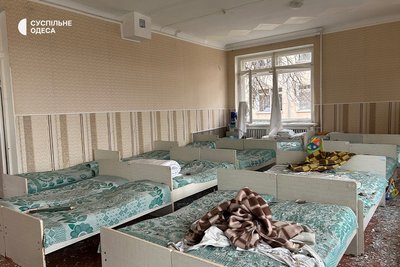 Скло на ліжках і вибиті вікна: наслідки атаки РФ на дитсадок на Одещині