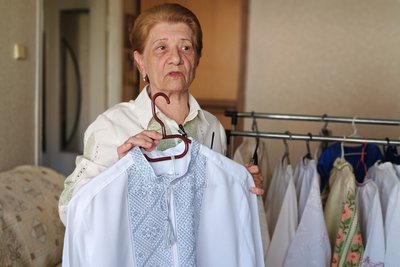 "Якби не вишивала, то не знаю чи була б жива": історія луцької вишивальниці "Якби не вишивала, то не знаю чи була б жива": історія луцької вишивальниці