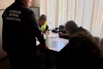 Правоохоронці повідомили про підозру чоловіку, який, за даними слідства, у 2024 році задушив знайому та закопав її тіло на городі Правоохоронці повідомили про підозру чоловіку, який, за даними слідства, у 2024 році задушив знайому та закопав її тіло на городі