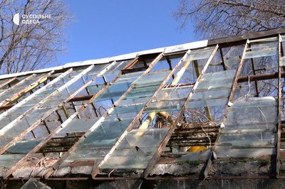 Пошкоджені пам’ятки архітектури: як триває відновлення Ботанічного саду в Одесі після обстрілу РФ Пошкоджені пам’ятки архітектури: як триває відновлення Ботанічного саду в Одесі після обстрілу РФ