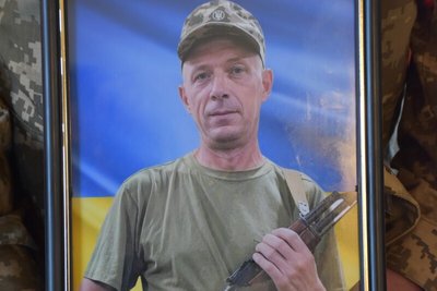 У селі Боголюби біля Луцька попрощалися з загиблим бійцем Миколою Лясковським У селі Боголюби біля Луцька попрощалися з загиблим бійцем Миколою Лясковським