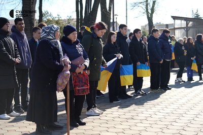На Одещині поховали військового, чию сім'ю у 2022 році у ЖК "Тірас" вбила ракетою армія РФ На Одещині поховали військового, чию сім'ю у 2022 році у ЖК "Тірас" вбила ракетою армія РФ