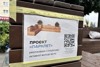 У Житомирі в рамках проєкту Урбанруху встановили перший у місті парклет У Житомирі в рамках проєкту Урбанруху встановили перший у місті парклет
