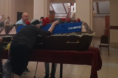 На Миколаївщині провели в останню путь загиблого військового Максима Абулгазінова На Миколаївщині провели в останню путь загиблого військового Максима Абулгазінова
