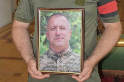 У Луцьку попрощалися з 48-річним бійцем Юрієм Сисоєвим У Луцьку попрощалися з 48-річним бійцем Юрієм Сисоєвим