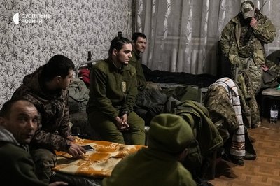 Cenk içün doğmağanlar. Ukrain ordusında hızmet etken yaşlarnıñ ikâyeleri Cenk içün doğmağanlar. Ukrain ordusında hızmet etken yaşlarnıñ ikâyeleri