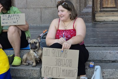 День 13. У Миколаєві протестувальники вимагають повернути Федорова на посаду міністра оборони День 13. У Миколаєві протестувальники вимагають повернути Федорова на посаду міністра оборони