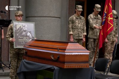 В Одесі простилися з Ярославом Баісом, азоцем, який загинув в Оленівці В Одесі простилися з Ярославом Баісом, азоцем, який загинув в Оленівці
