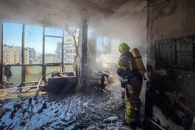 «За пів хвилини почули вибух»: очевидці розповіли про удар дрона по багатоповерхівці в Одесі «За пів хвилини почули вибух»: очевидці розповіли про удар дрона по багатоповерхівці в Одесі