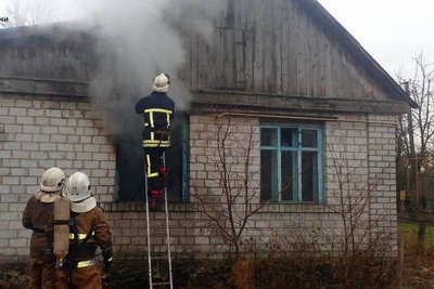 Загинула посеред дня у власному будинку: що відомо про пожежу на Житомирщині Загинула посеред дня у власному будинку: що відомо про пожежу на Житомирщині