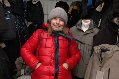 Як продавці на ринку у Луцьку рятуються від морозів Як продавці на ринку у Луцьку рятуються від морозів